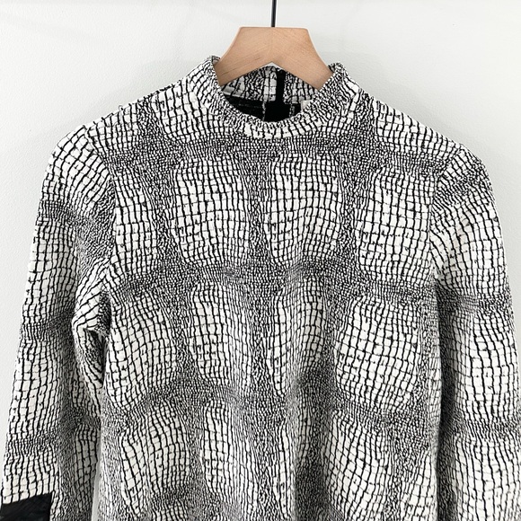 Tyler Boe Chrissy Capelet Tunic Top Black & White Size XS - Picture 3 of 6